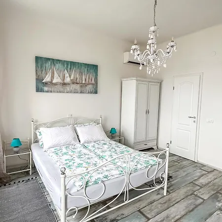 Main Square With Sea View Apartment Pula