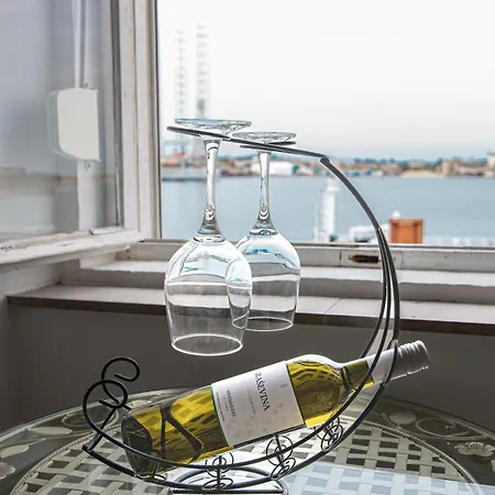 Main Square With Sea View Πούλα