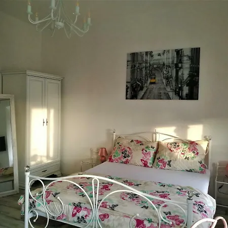 Main Square With Sea View Apartment *