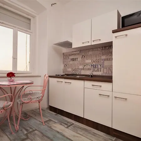 Main Square With Sea View Apartment Pula