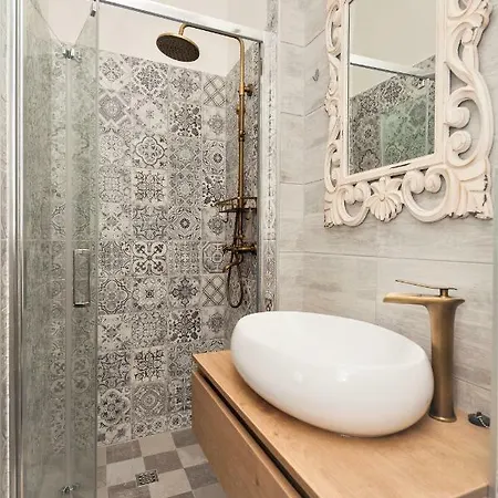 Main Square With Sea View Apartment