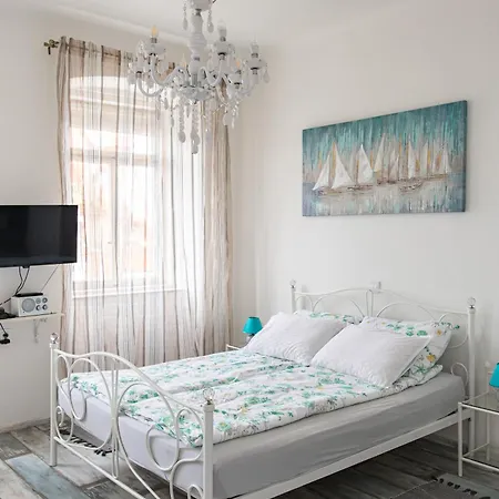 Main Square With Sea View Apartament *