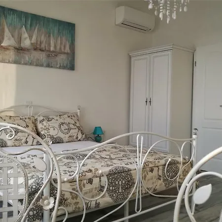 Main Square With Sea View Apartman *