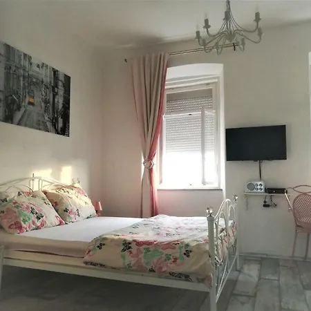 Main Square With Sea View Apartament