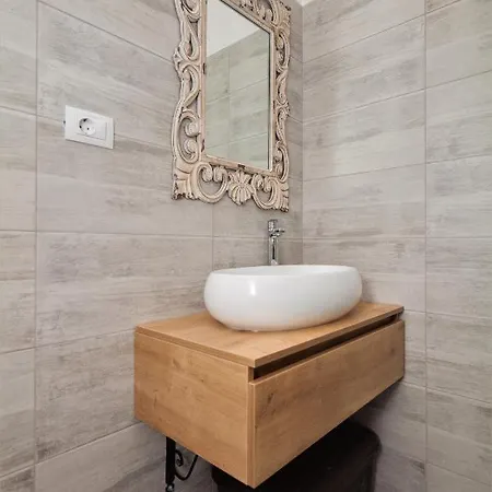 Main Square With Sea View Apartman Póla