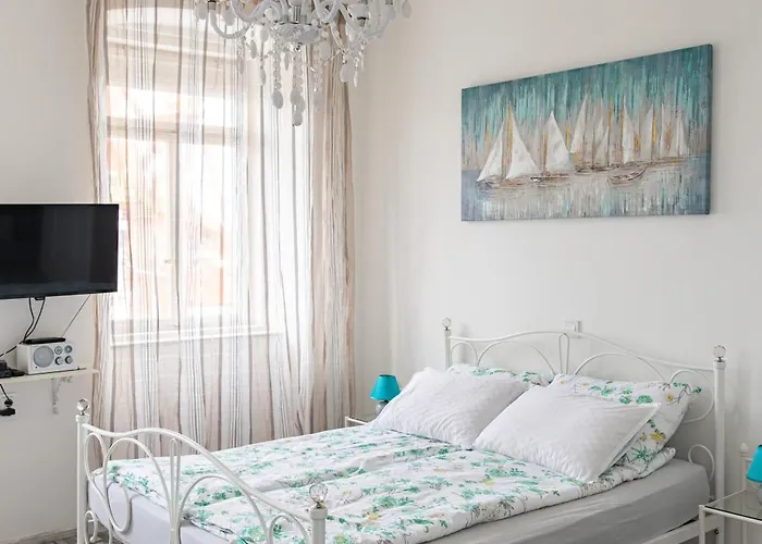 Main Square With Sea View 아파트 *