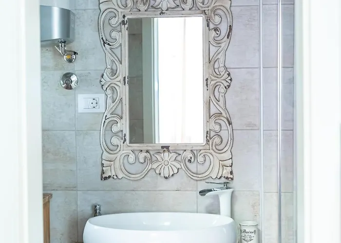 Main Square With Sea View 아파트 *