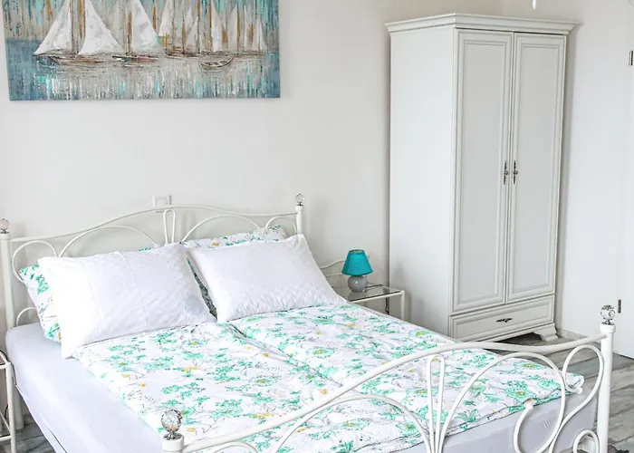 Main Square With Sea View 아파트 *