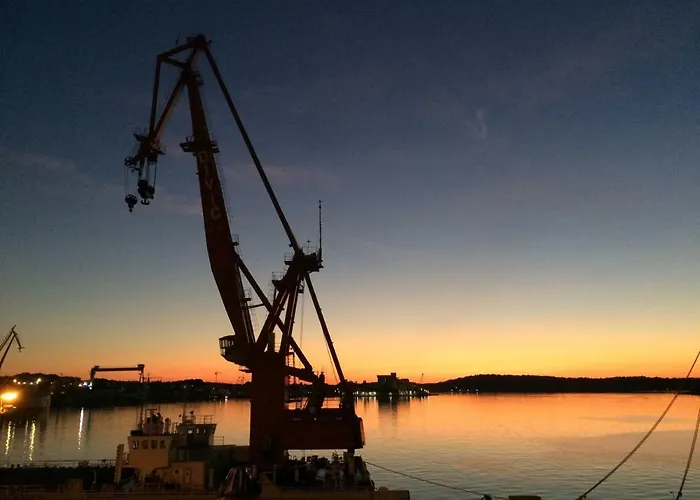Main Square With Sea View * 풀라