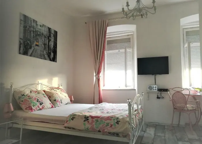 Main Square With Sea View 아파트