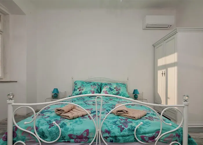 Main Square With Sea View Apartment *