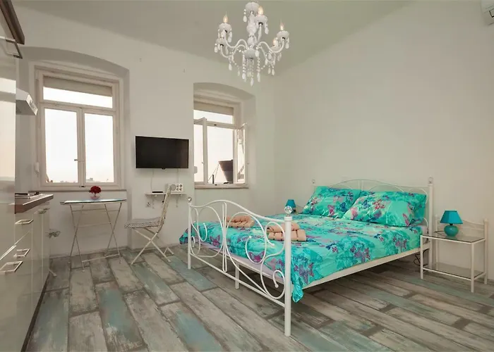 Apartment Main Square With Sea View Pula