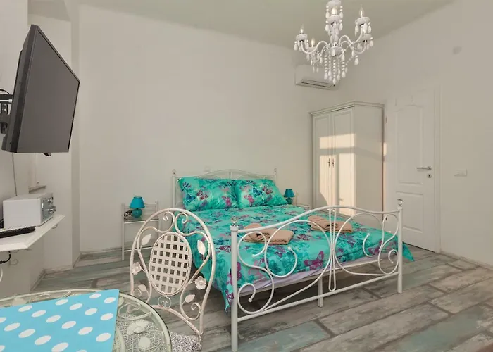 Main Square With Sea View * 풀라