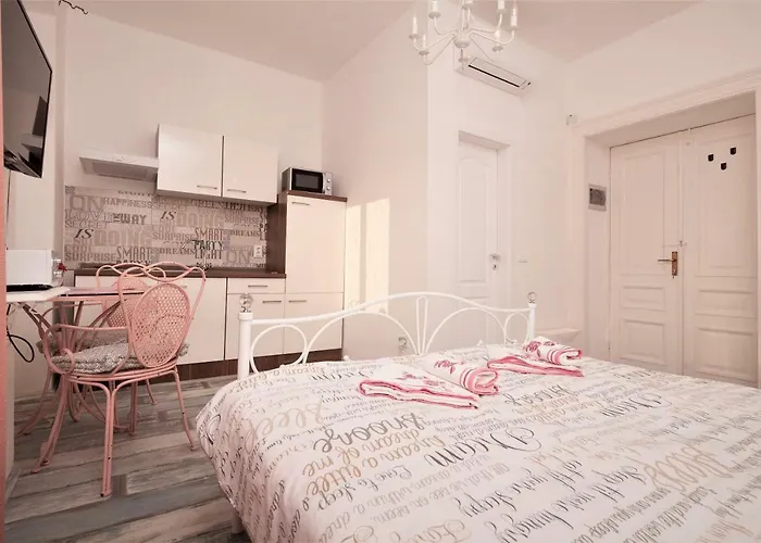 Main Square With Sea View Apartment Pula